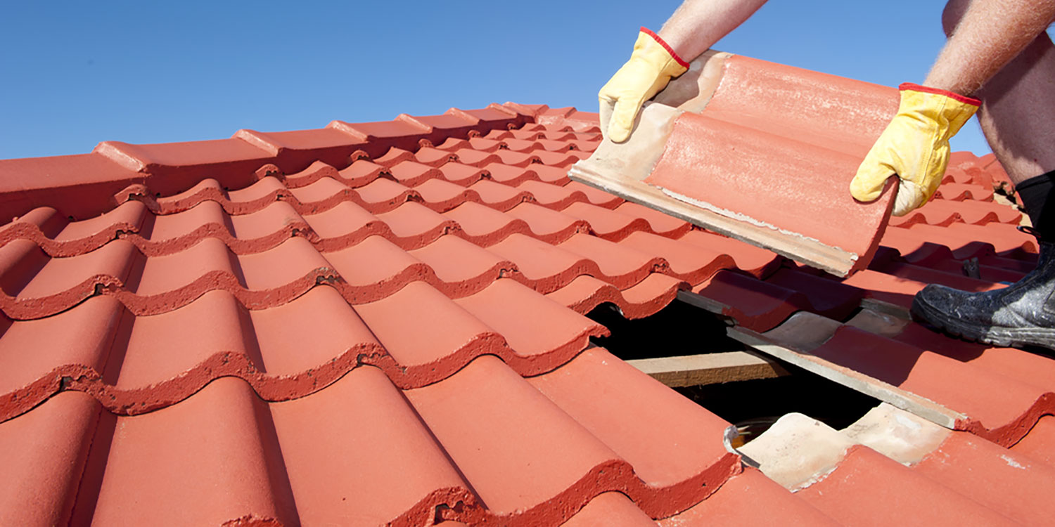 Replacing a roof tile
