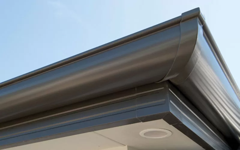 a roofing gutter cornis